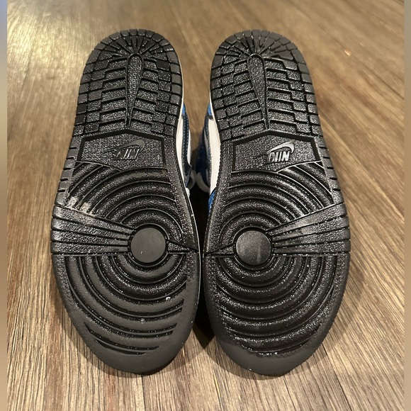 Kids Jordan Retro 1 - Picture 8 of 13